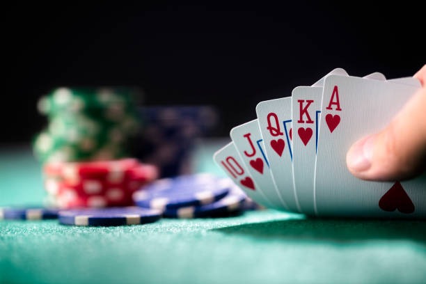 Casino Hold'em table interface showing dealer area, community cards, and player position on oxwin77 platform